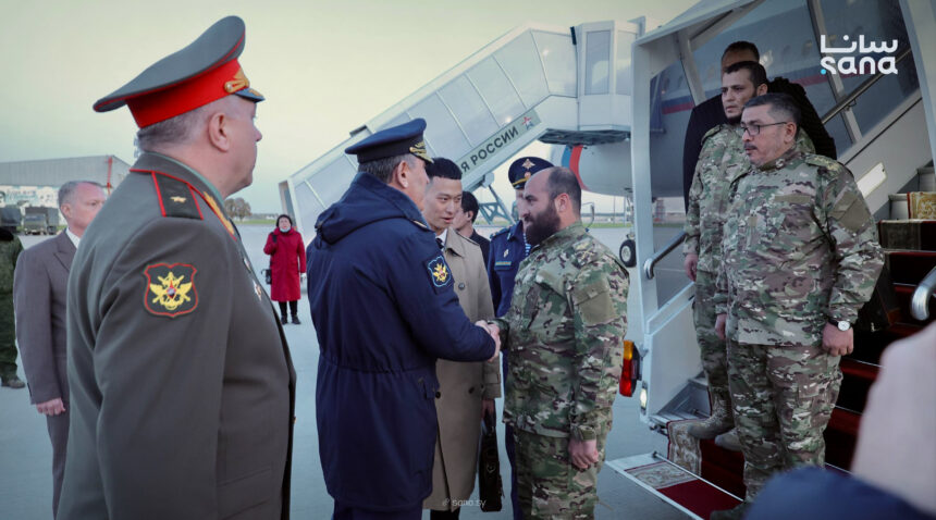 Eine hochrangige syrische Delegation kommt in Moskau an, um die Verteidigungskoordination zu stärken
