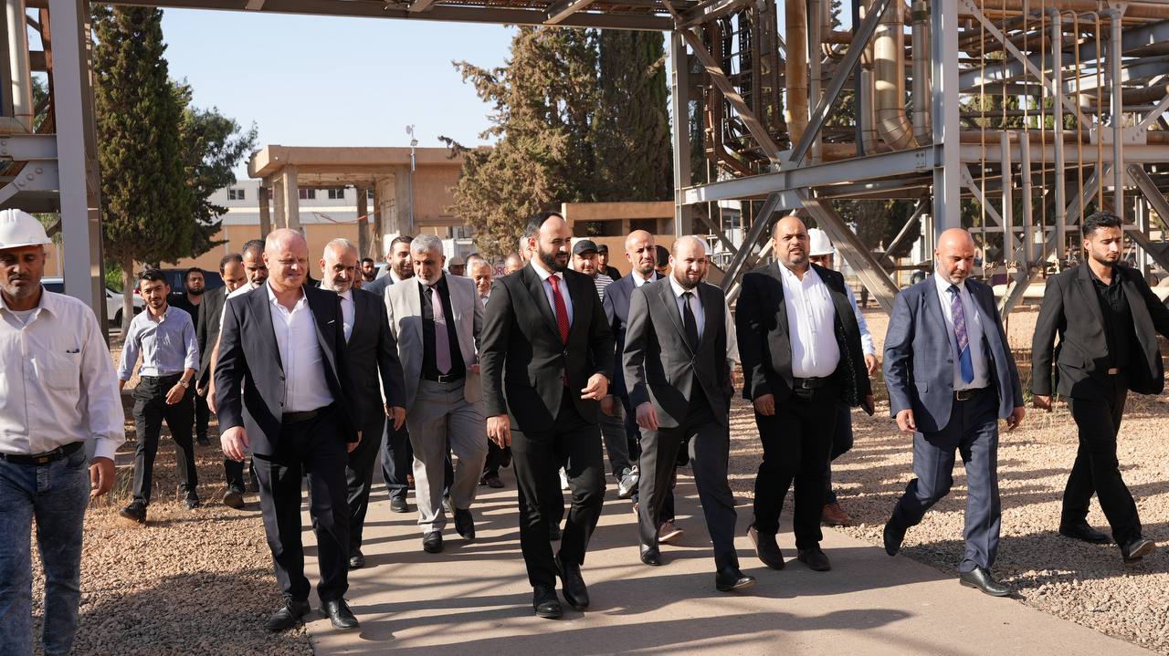Ministro de Energía Sirio visita la central térmica en el este de Alepo