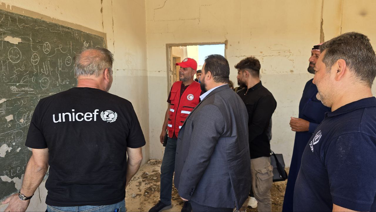 Dans le but de la réhabilitation.. Le gouverneur de Sweida visite le village d'Al-Asfar accompagné d'organisations internationales