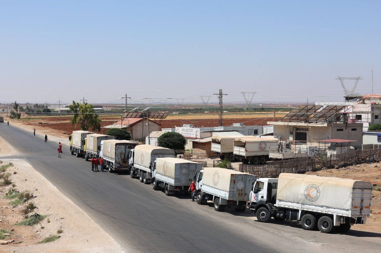 Syrian Arab Red Crescent Sends 10 Trucks Carrying Humanitarian Aid to Daraa Province
