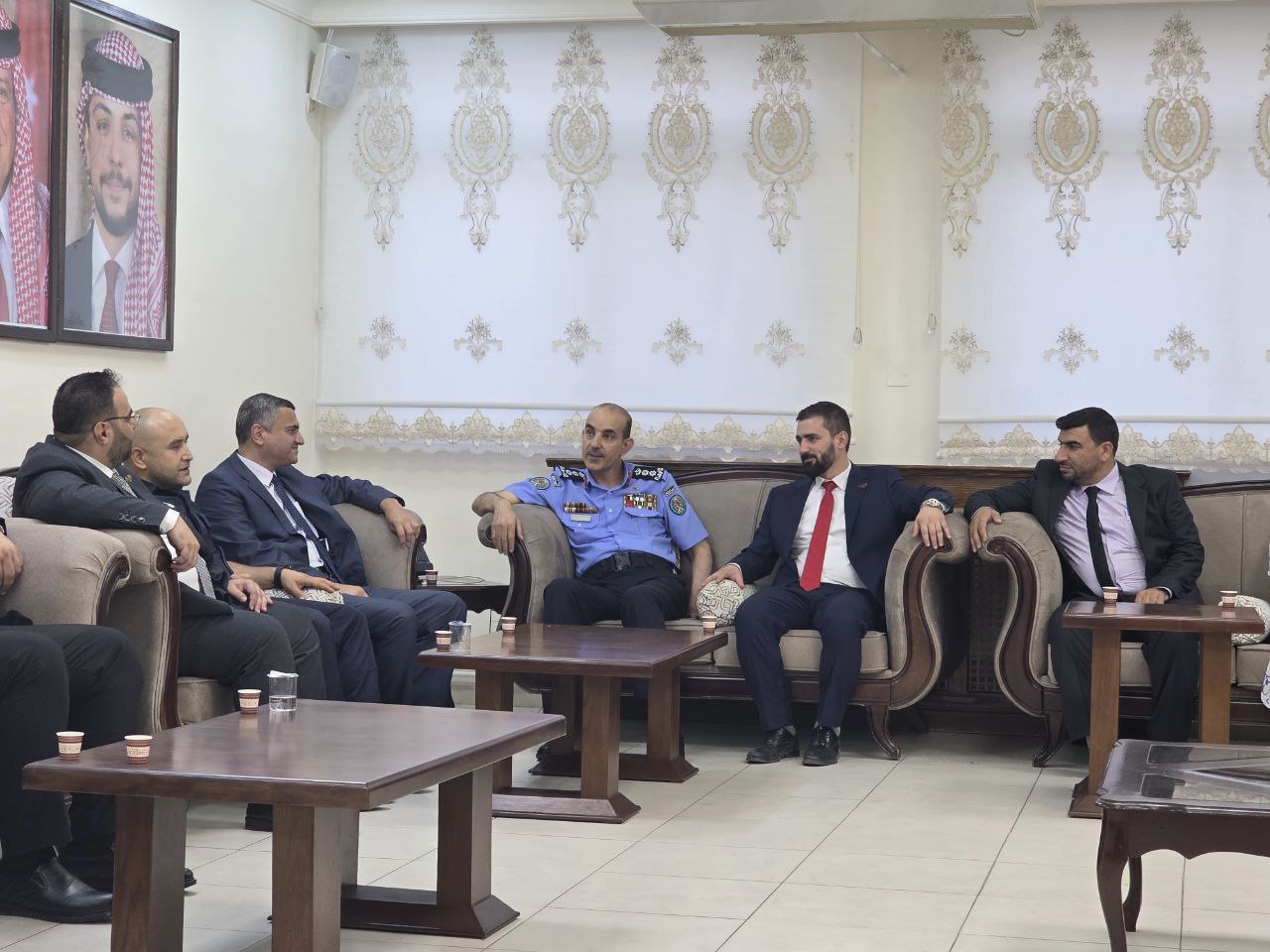La delegación económica siria llega al Salón de Honor en Jordania