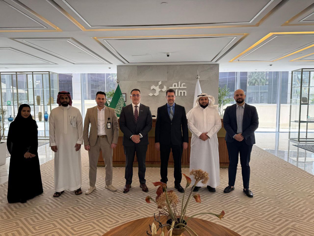 Asesor sirio de Comunicaciones y Tecnología de la Información visita la empresa 'Ilm' en Riad
