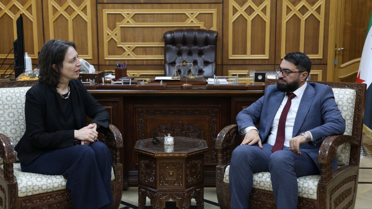 Ministre de la Justice discute avec la représentante spéciale britannique pour la Syrie des questions liées à la situation actuelle en Syrie