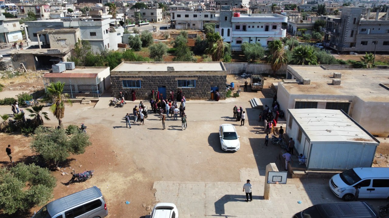 Un centro de alojamiento en el norte de Daraa recibe a más de 120 familias que llegan de Sweida
