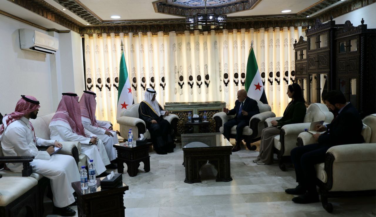 وزير اقتصاد با سفير عربستان در دمشق به شراکت استراتژیک و جذب سرمایهگذاریها مذاکره میکند