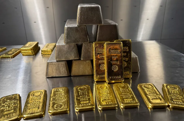 Gold Recovers Losses After Sharp Drop... Investors Await Trade Signals from Trump