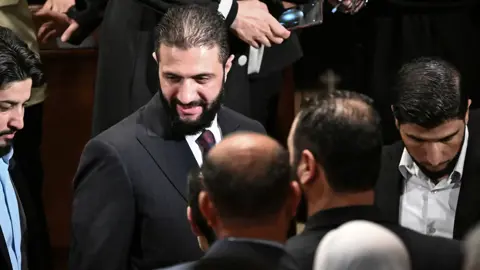 İnşaatta Ortaklar.. Suriye Cumhurbaşkanı Ahmed Şer'in Şam'daki parlamento seçimlerinin seyrini denetlemesi