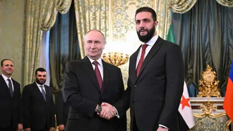 الشرع به پوتین: به تمام توافقات گذشته بین دو کشور احترام میگذاریم و در تلاش برای بازتعریف روابط هستیم
