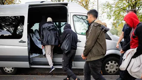 Sharp Increase in Rejections of Syrian Asylum Seekers in Germany.. Reopening Cases After Change in Stance on Syria