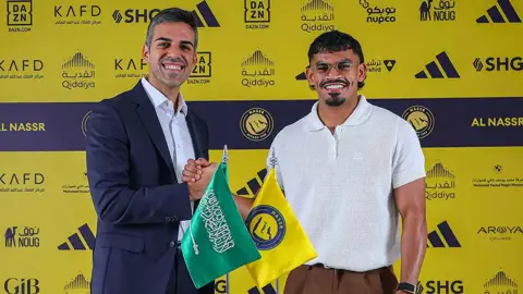 Al Nassr refuerza su plantilla con 61 millones de riyales y ficha a Al Nasser y Kamara