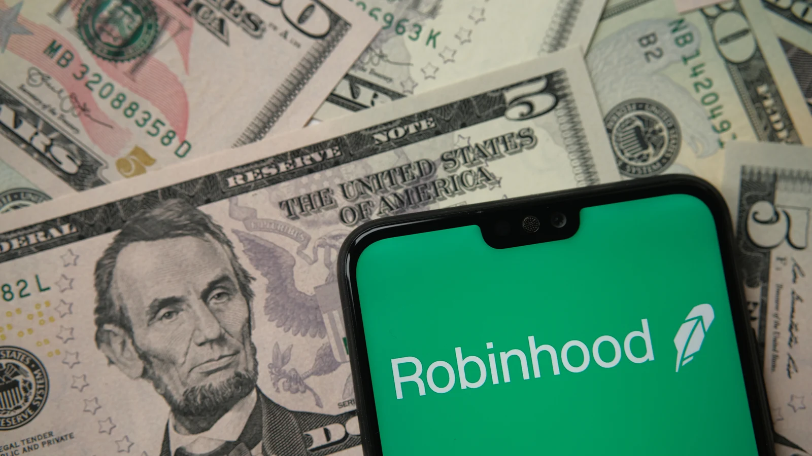 La acción de Robinhood (HOOD) se dispara tras el anuncio de su inclusión en el índice S&P 500 a pesar de las presiones económicas
