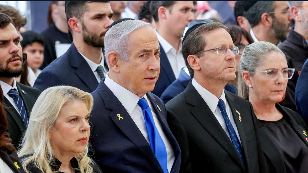 El presidente israelí discutió con las familias de los rehenes la posibilidad de un indulto para Netanyahu
