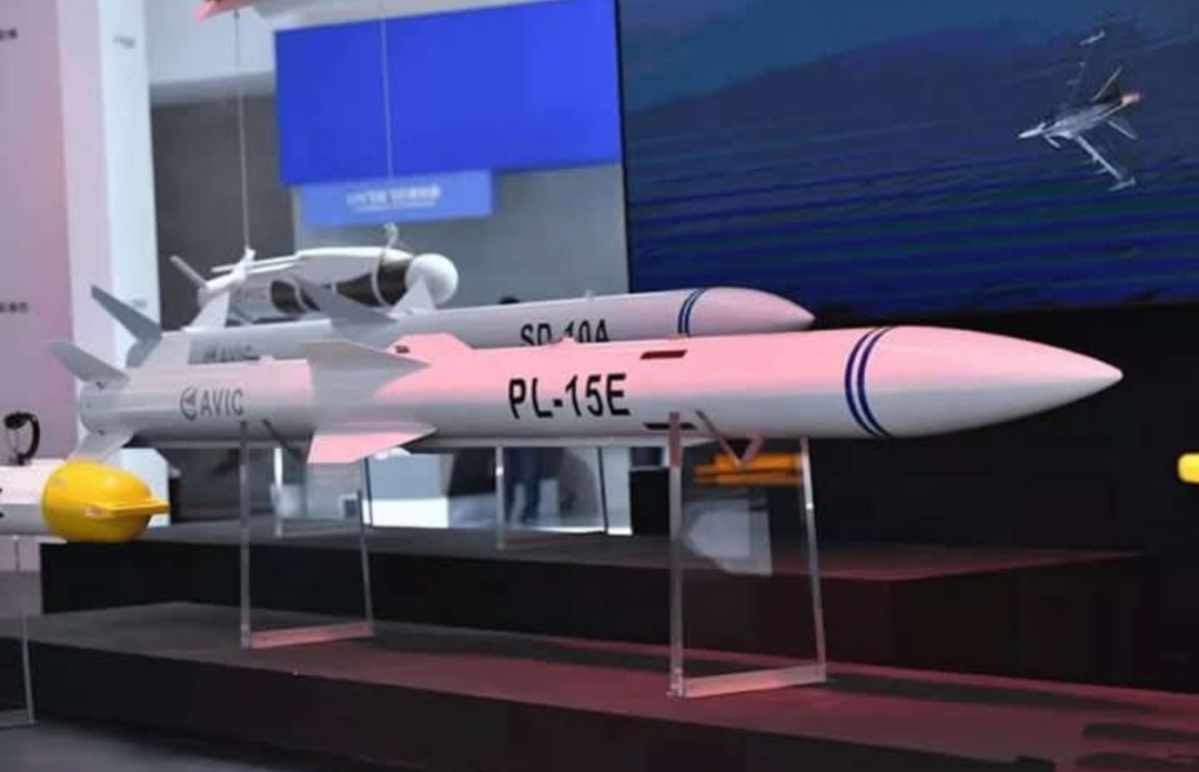 فايننشال تايمز: تقنيات إماراتية ساعدت الصين في تطوير صواريخ (PL-15) و (PL-17)
