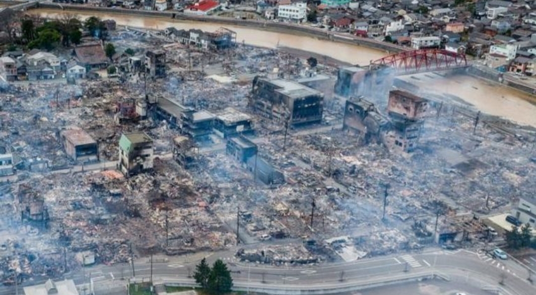 Japan Issues Tsunami Alert Following 7.6 Magnitude Earthquake