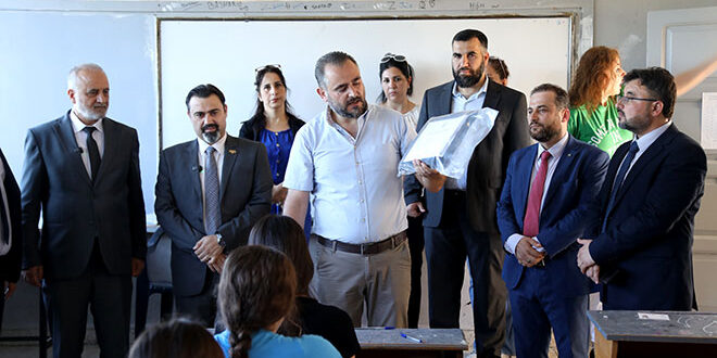 Ministre de l'Éducation syrien et responsable de la sécurité inspectent les centres d'examens du "cycle d'enseignement de base" à Tartous
