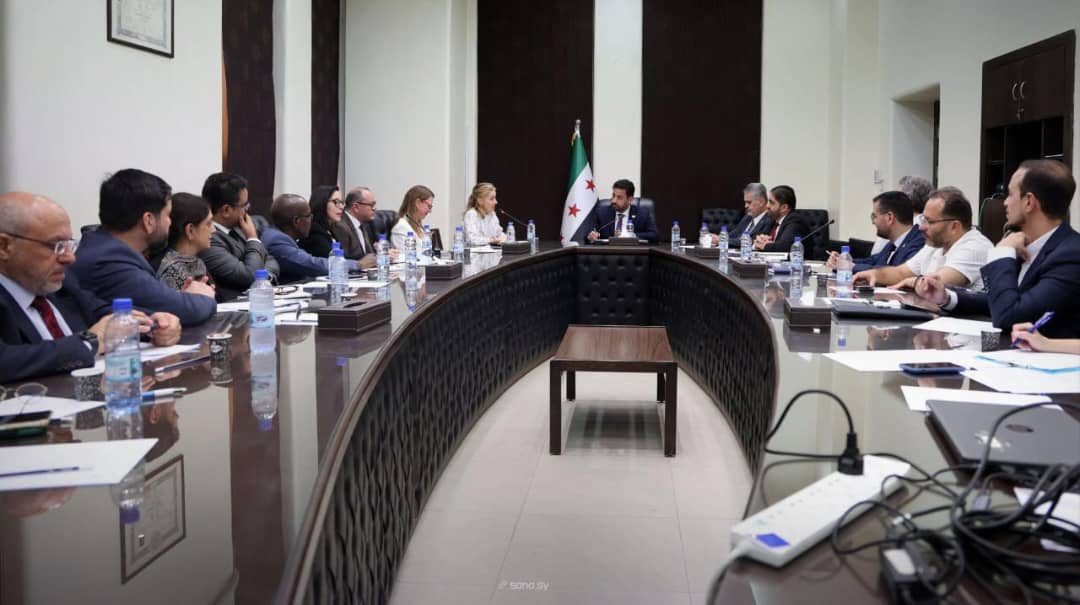 El Ministro de Salud sirio discute con varias organizaciones el fortalecimiento del apoyo sanitario y la obtención de vacunas