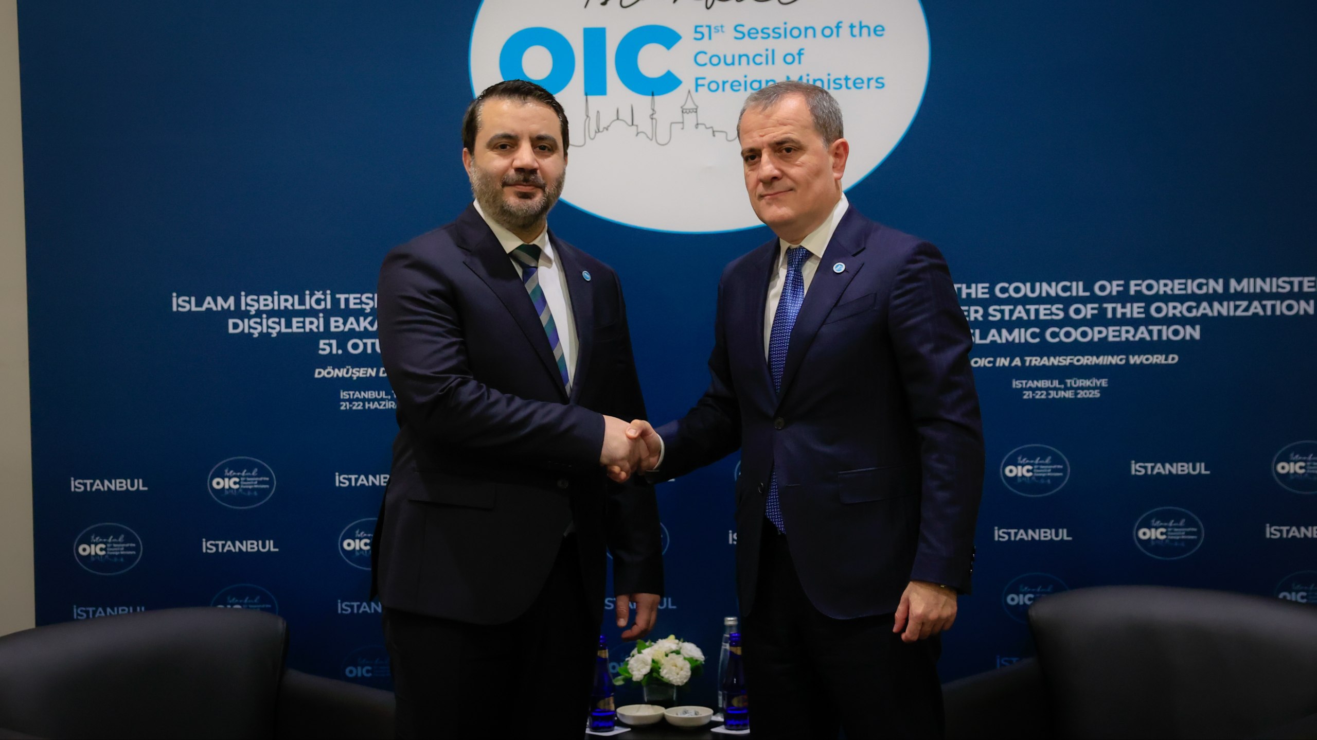 Ministre syrien des Affaires étrangères et son homologue azéri discutent des moyens de renforcer les relations bilatérales entre les deux pays