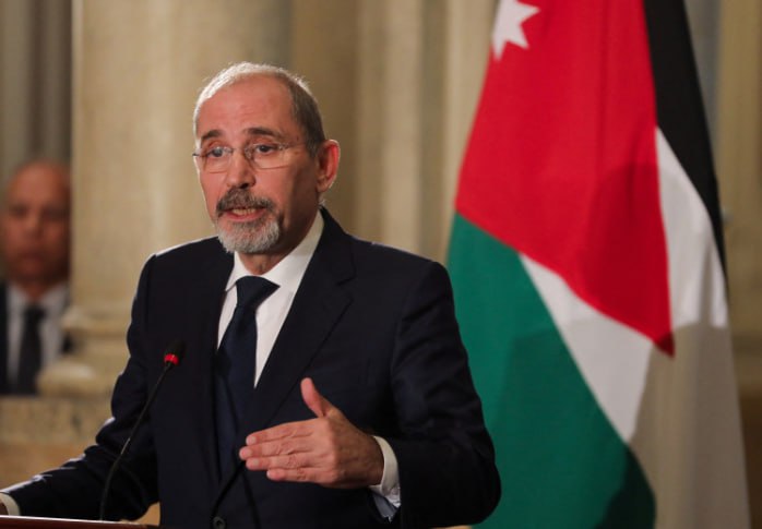 Ministro de Relaciones Exteriores de Jordania: La importancia de la colaboración de la comunidad internacional para crear las condiciones adecuadas para la reconstrucción de Siria