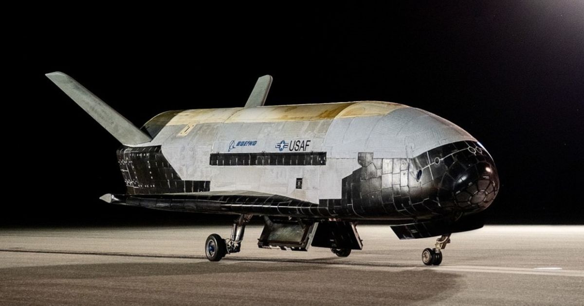 Start des geheimen "X-37B" Raumfahrzeugs in seiner achten Mission auf einer "SpaceX" Rakete