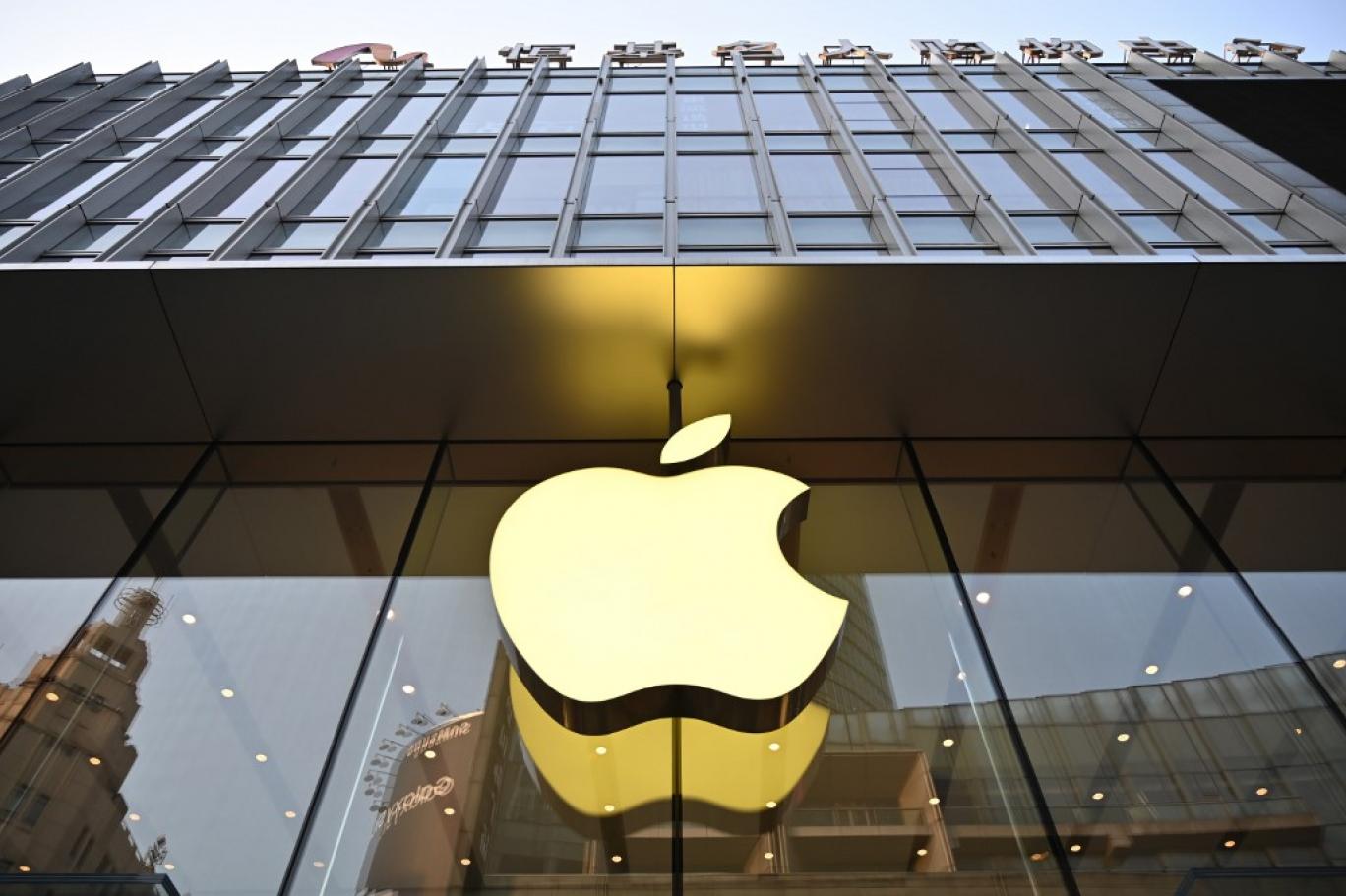 Altın ve cam hediyesinden sonra.. Apple müşterileri "iPhone 17" fiyat artışlarının gümrük vergilerini ödeyecek mi?