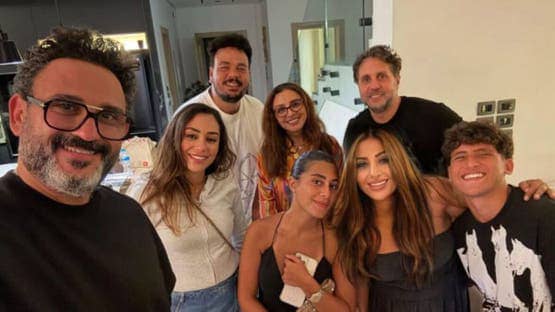 Angham Appears Again in Good Health and Reunites with Friends After Her Recovery