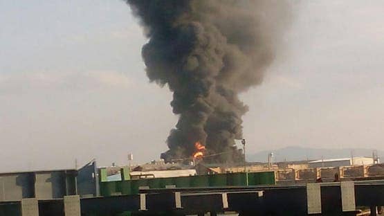 Massive Fire Breaks Out in a Commercial Complex in the Free Zone at the Northern Port of Iran