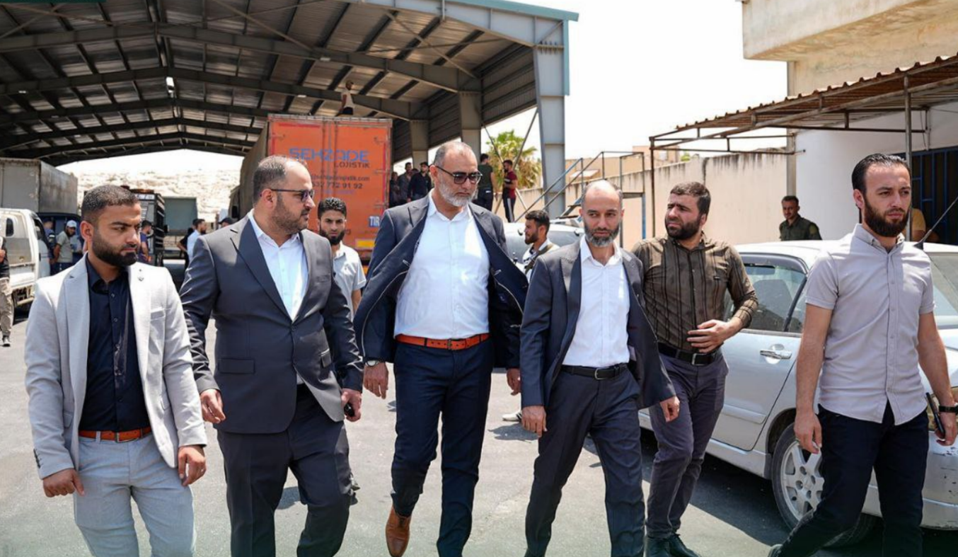 El jefe de la Autoridad General de Pasos Fronterizos Terrestres y Marítimos realiza una inspección en el cruce fronterizo de Bab al-Hawa