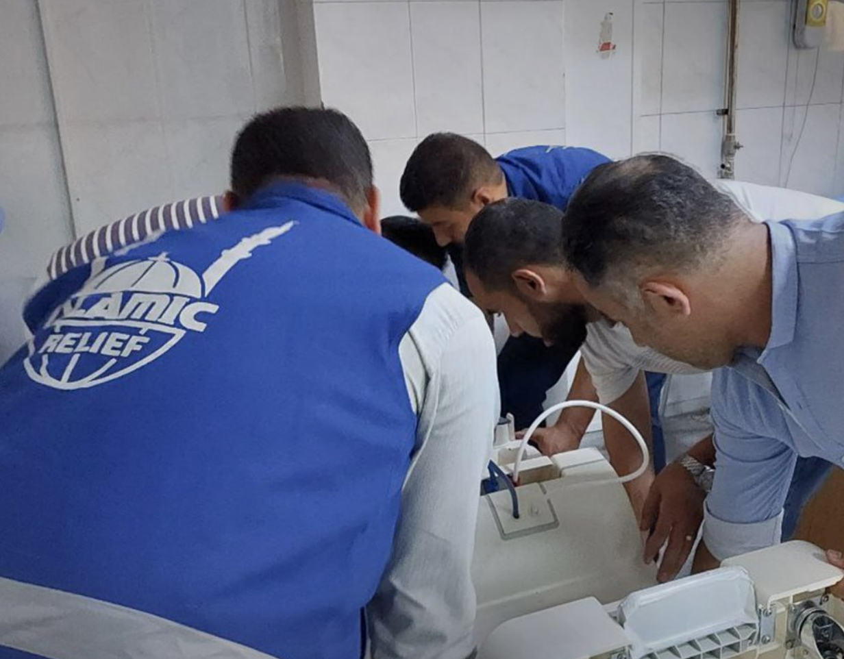 Das Gesundheitsministerium erhält neue Dialysegeräte für das Ibn al-Nafis Krankenhaus im Rahmen des Projekts zur Unterstützung syrischer Krankenhäuser