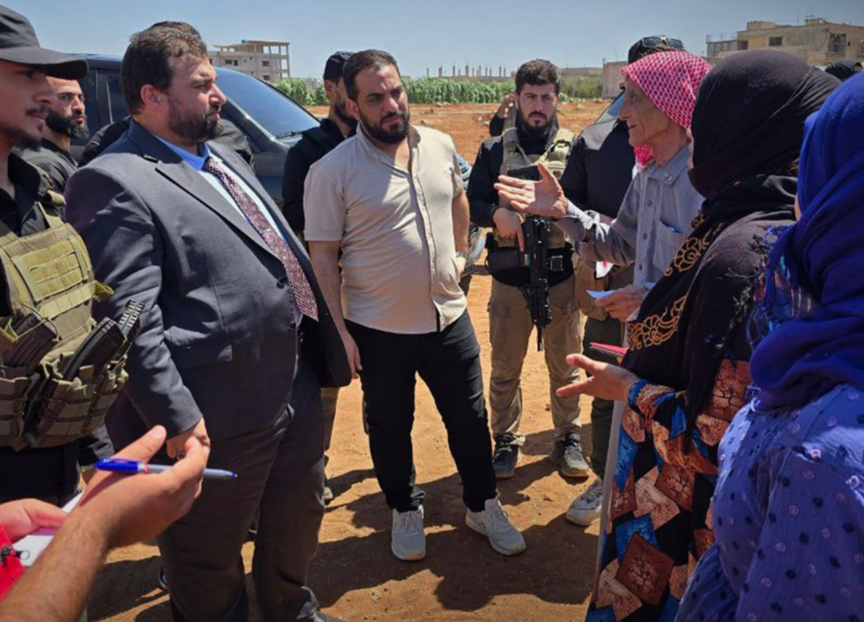 El gobernador de Suwayda y el jefe de seguridad interna visitan los centros de acogida en Daraa