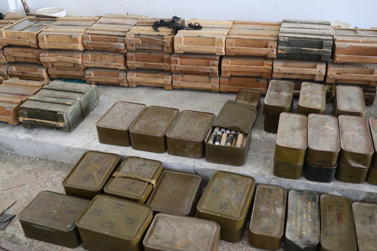 The Internal Security Forces Seize a Warehouse of Stolen Weapons in Nawa, Daraa Countryside