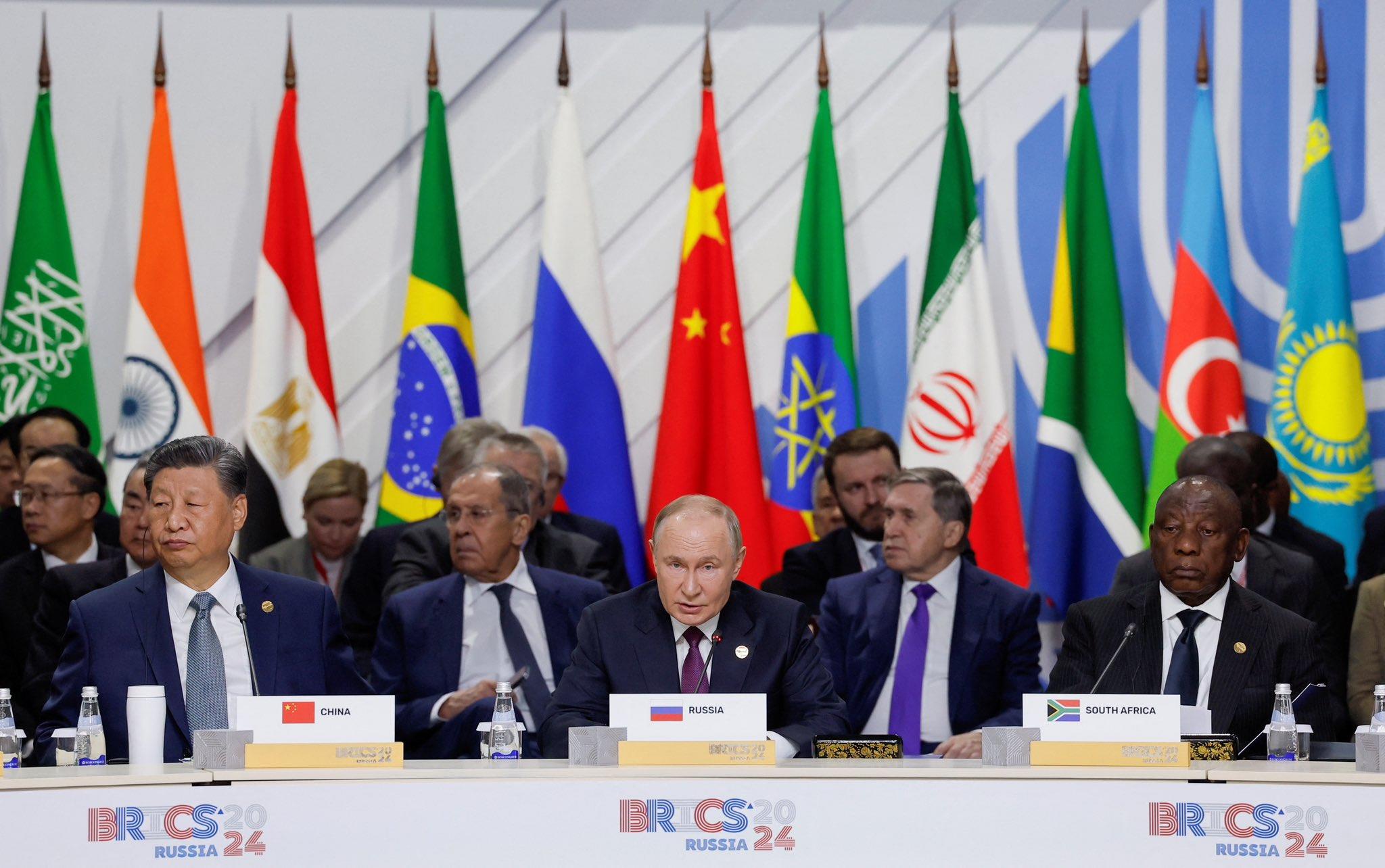 Trump Threatens to Impose Tariffs on BRICS Countries and Describes Them as a "Fading Group"