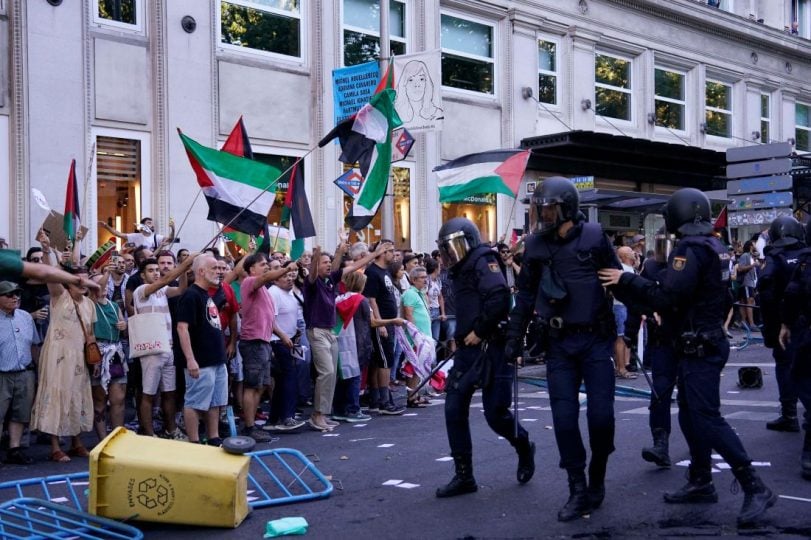 Protestas a favor de Palestina detienen la última etapa de la Vuelta a España de ciclismo