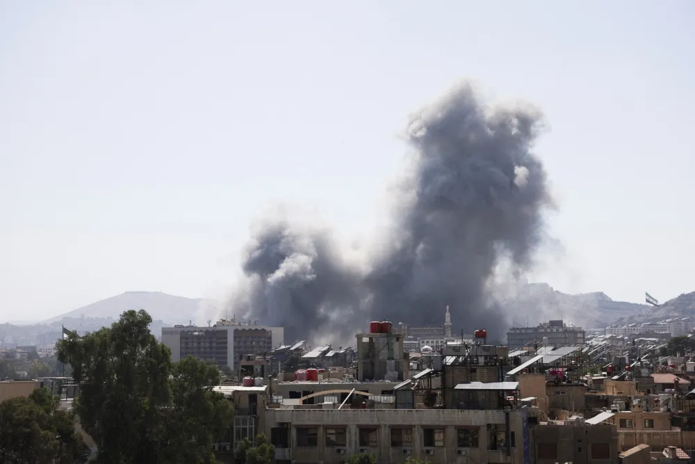 Tötung von 6 syrischen Soldaten und einem Zivilisten bei israelischen Luftangriffen in der Nähe von Damaskus und Quneitra