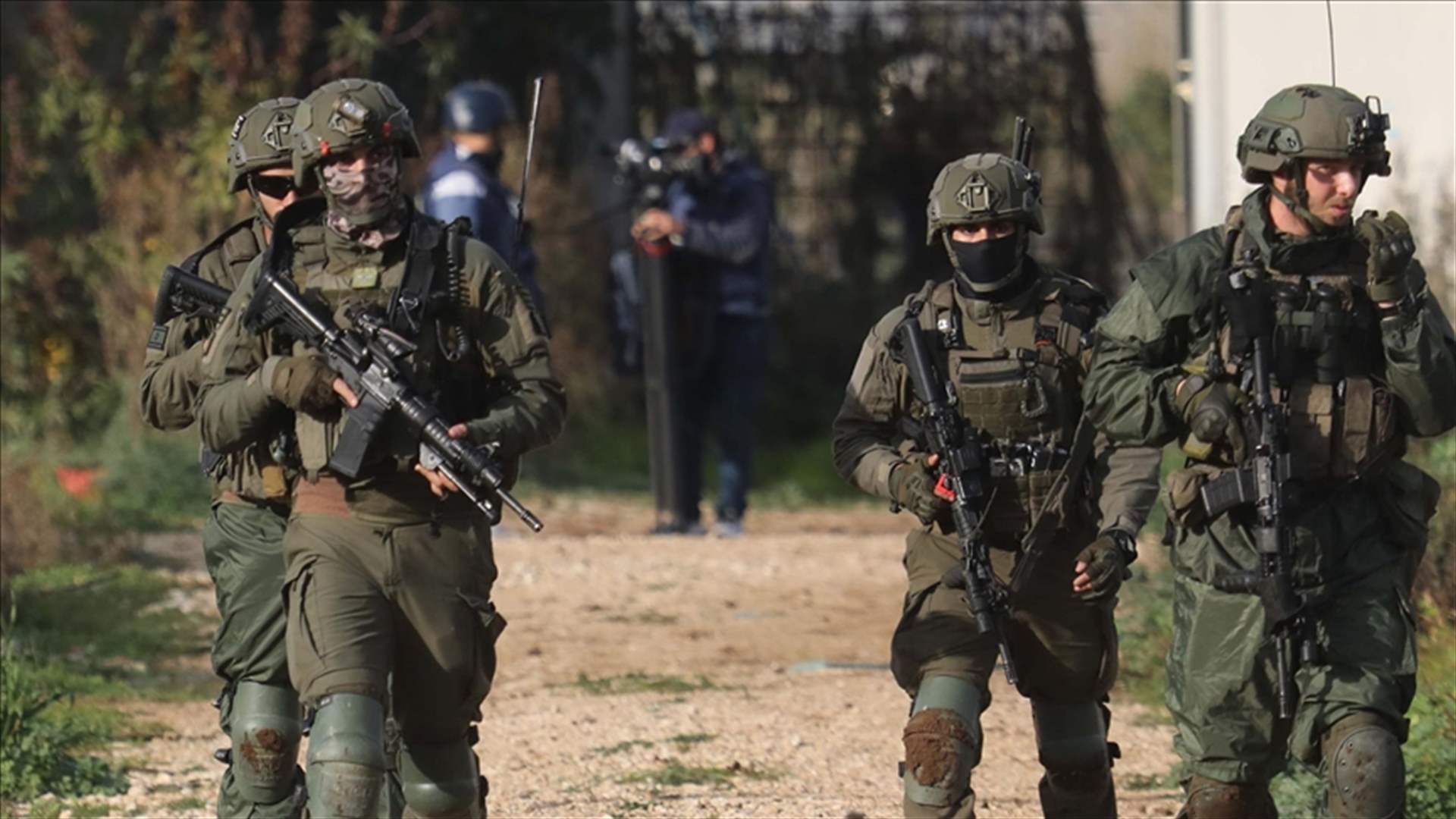 Israel sets the "yellow line" in Gaza and warns against crossing it.. and Trump threatens "to disarm Hamas"