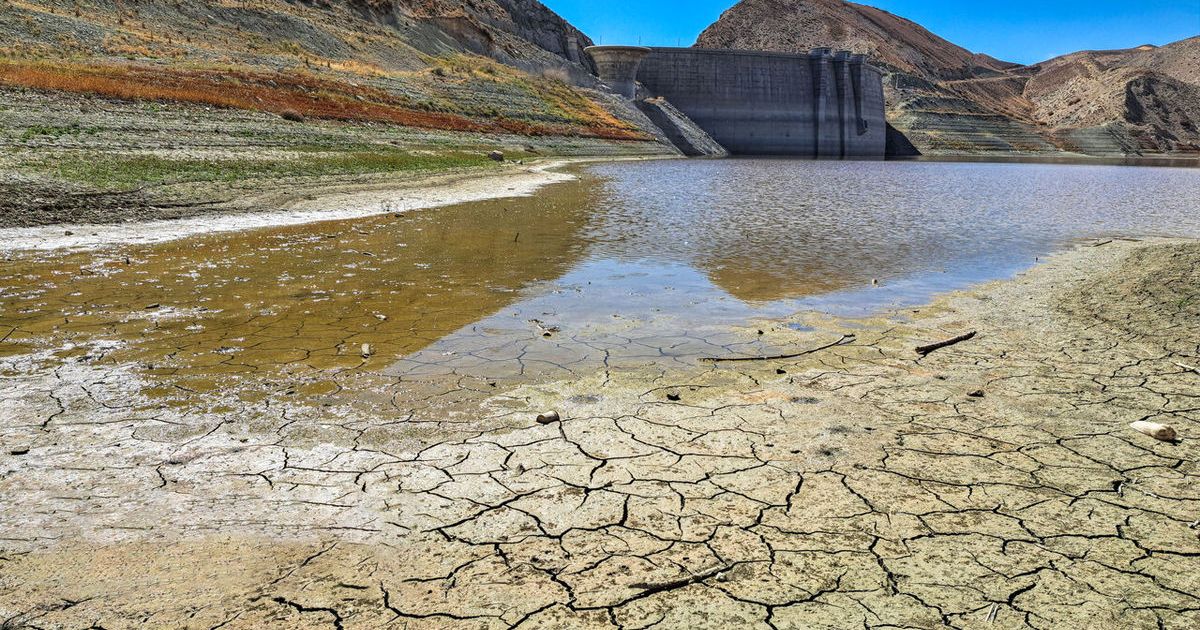 The Iranian President Warns of Complete Evacuation of Tehran Due to Historical Drought Crisis
