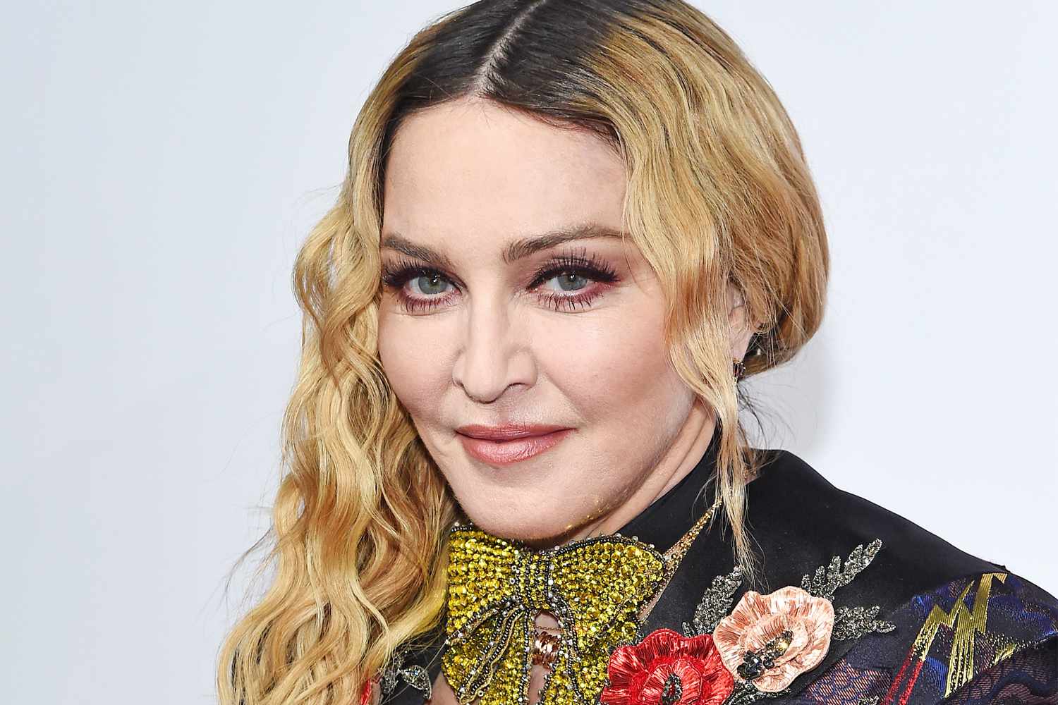 Madonna Calls on the Pope to Visit Gaza: "Children Are Dying.. Time is Running Out"