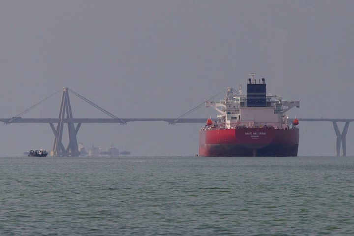 Venezuela Maintains Oil Production Amid Damage at La Guaira Port Following U.S. Strikes