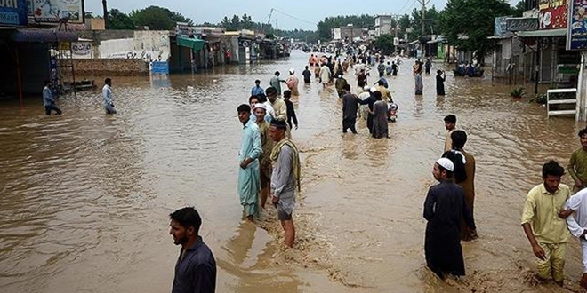 فيضانات مدمّرة في شمال باكستان تحصد أرواح 27 شخصاً وتغمر القرى بالمياه