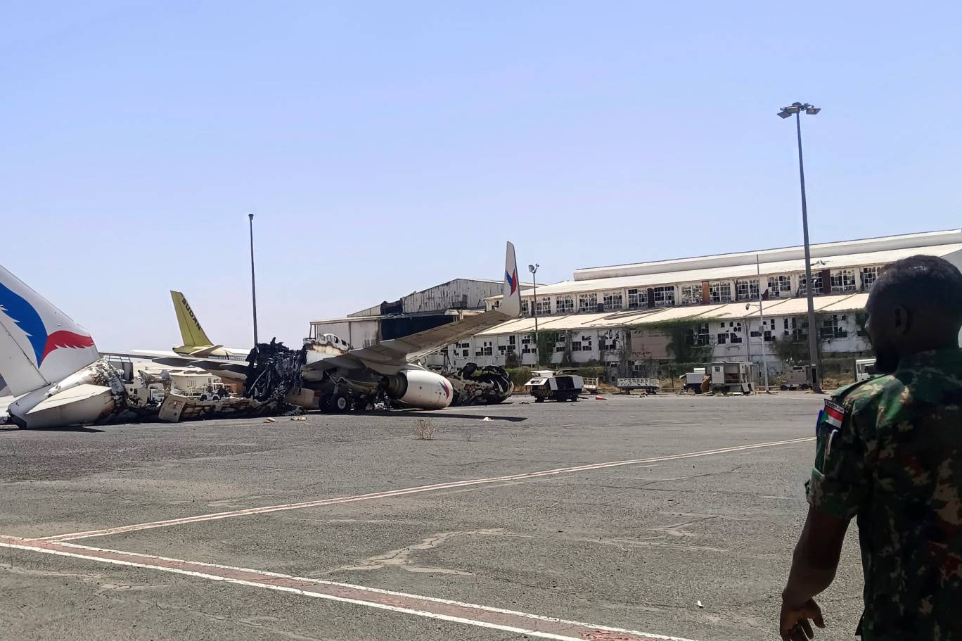 מטוסים ללא טייס תוקפים את נמל התעופה של ח'רטום בפעם השלישית ברציפות על רקע הסלמת העימותים בפשאר