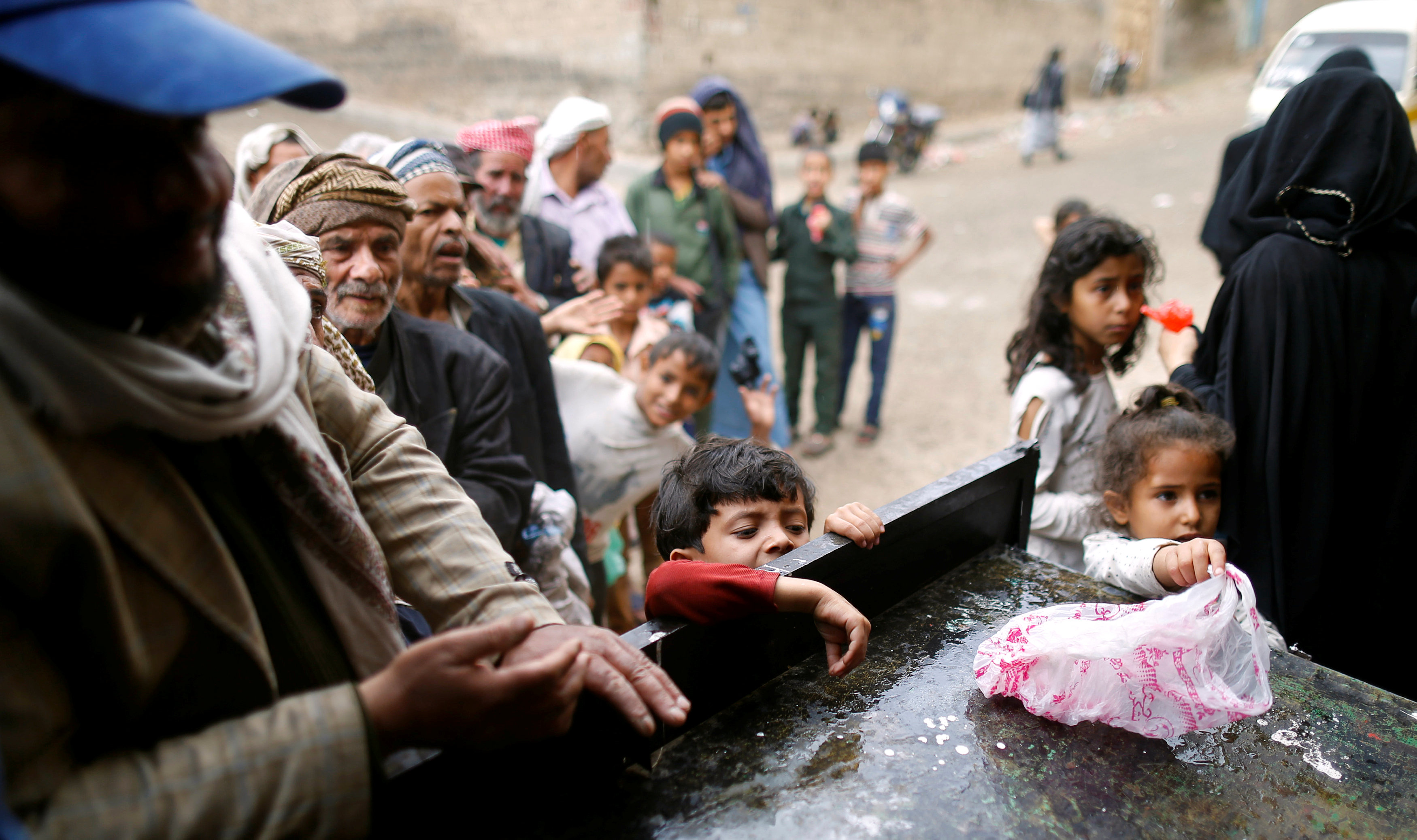 UN Warning of Famine Threatening Half of Yemen's Population Amid Severe Funding Shortage