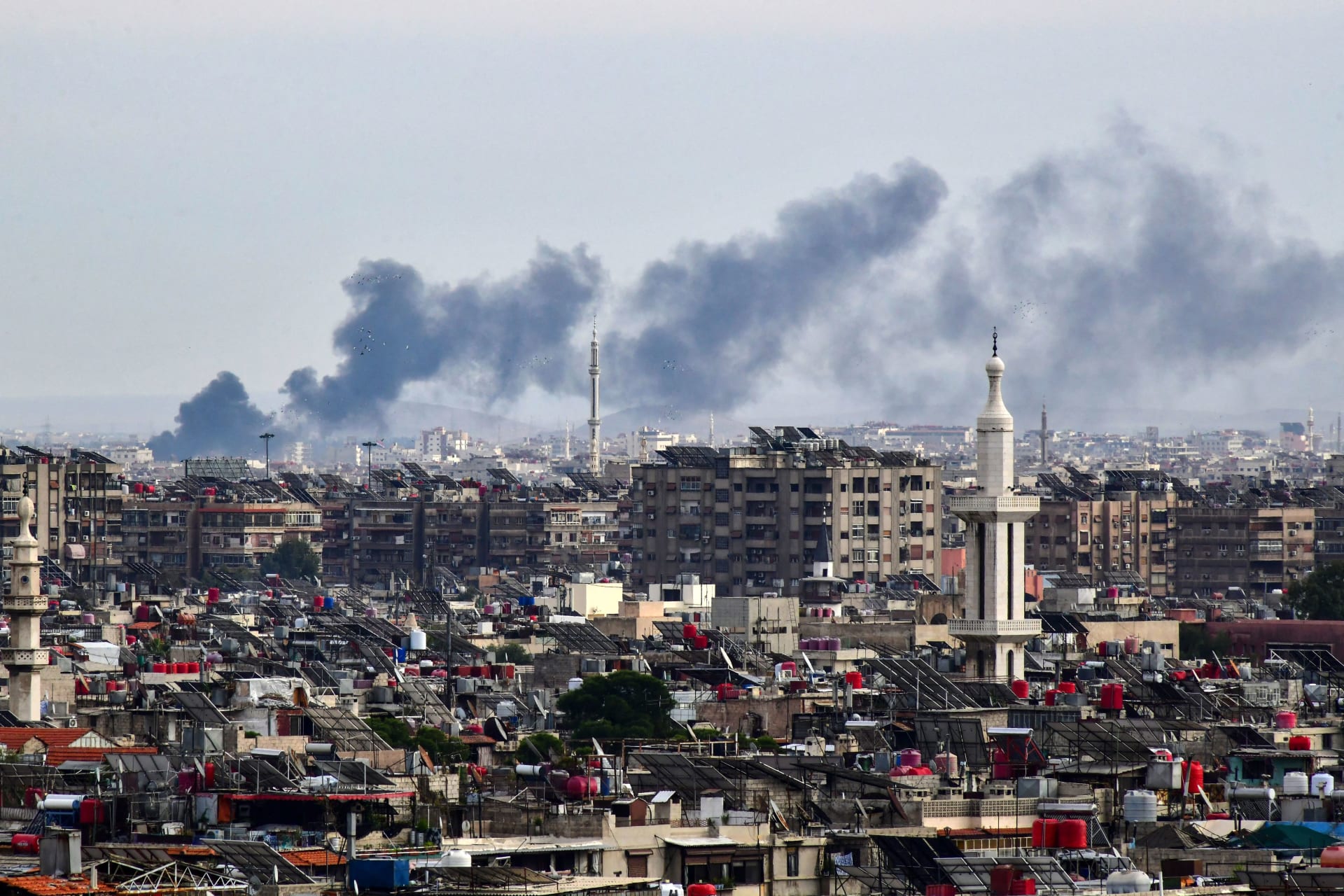 Unknown explosion in rural Damascus injures three fighters of the Syrian Ministry of Defense