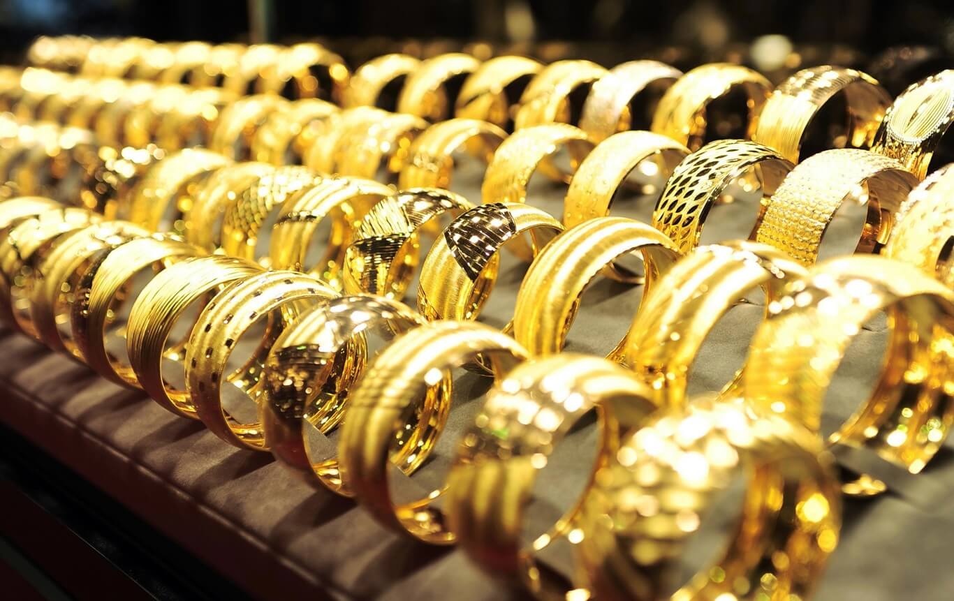 Gold Prices Surge in 2025, Approaching $4,500 Per Ounce