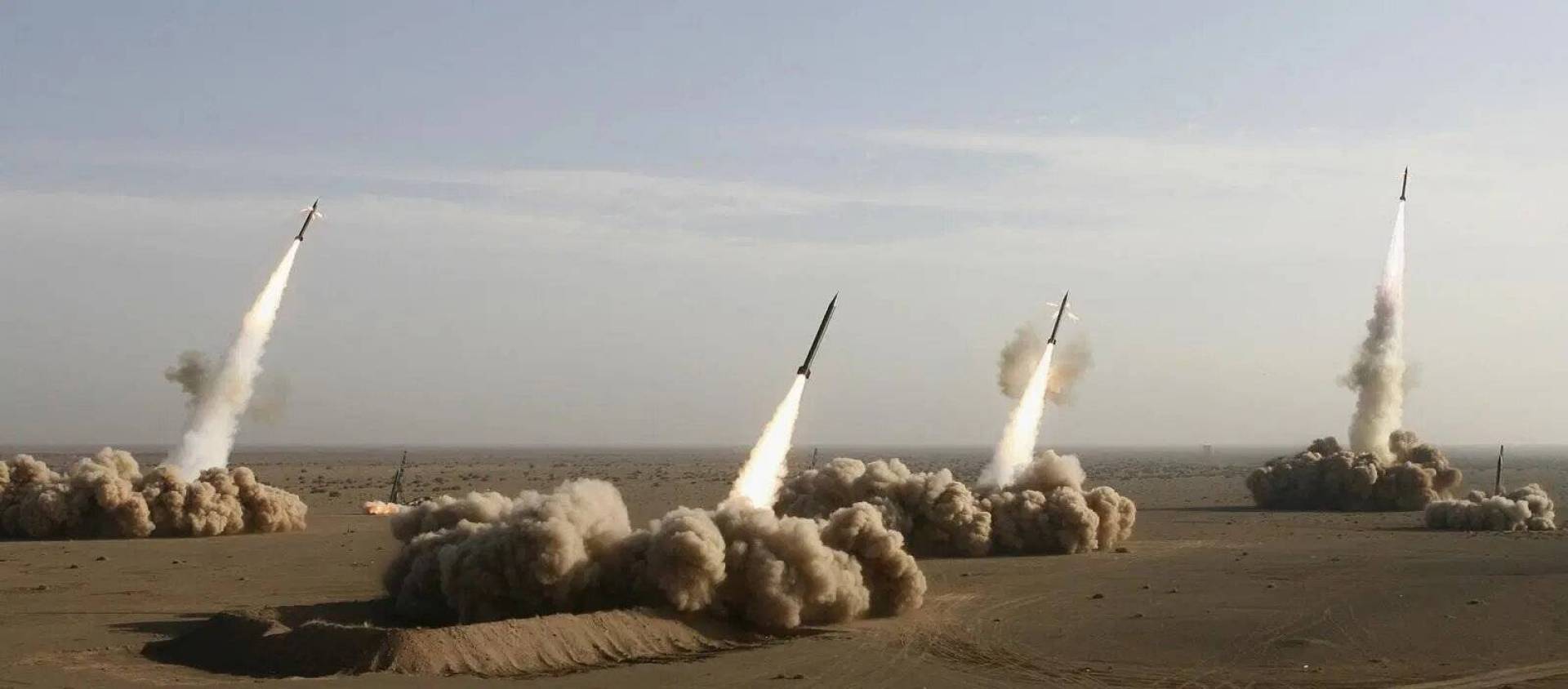 "أكسيوس":  Irán lanzó 6 misiles hacia las bases estadounidenses en Qatar