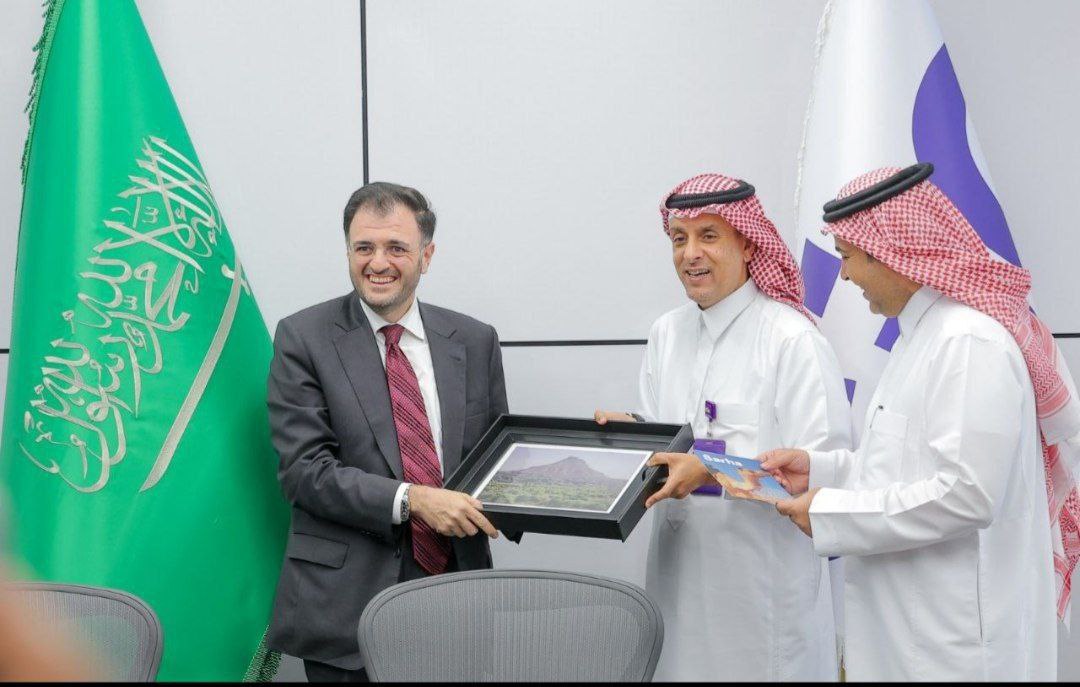 Der syrische Minister für Telekommunikation diskutiert digitale Zusammenarbeit mit dem saudischen Unternehmen STC