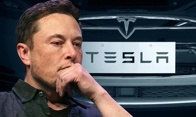 Des actionnaires intentent une action collective contre Elon Musk et "Tesla" pour fraude en valeurs mobilières