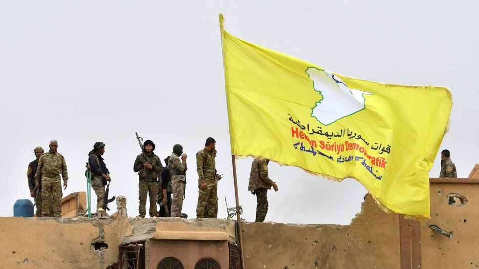 Die Türkei beschuldigt die "SDF", sich nicht an das Abkommen mit Damaskus zu halten, und kündigt militärische Unterstützung für Syrien an