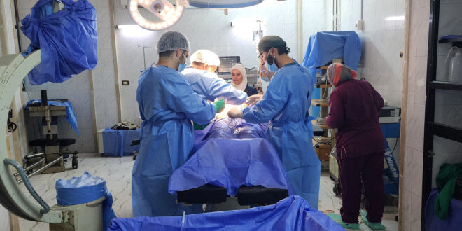 Ein medizinisches Team von "SAMS" führt 60 Operationen in Deir ez-Zor während eines dreitägigen Besuchs durch