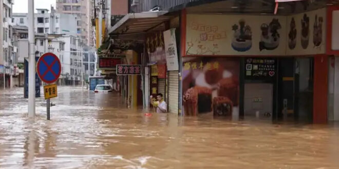 Las autoridades chinas evacúan a cerca de 70,000 personas debido a las inundaciones